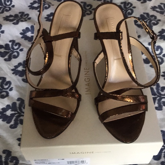 Beautiful Bronze heel - Picture 2 of 3